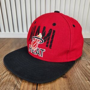 Adidas Originals Miami Heat NBA Snapback Hat Cap Red Black Basketball Team Logo